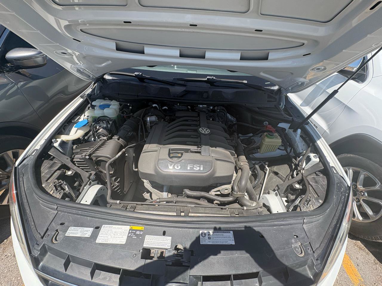 Used 2014 Volkswagen Touareg Sport AWD/4WD image 23