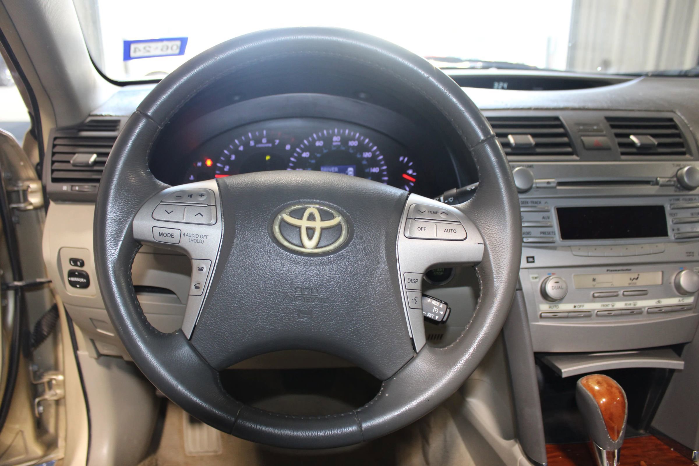 Used 2010 Toyota Camry XLE image 12