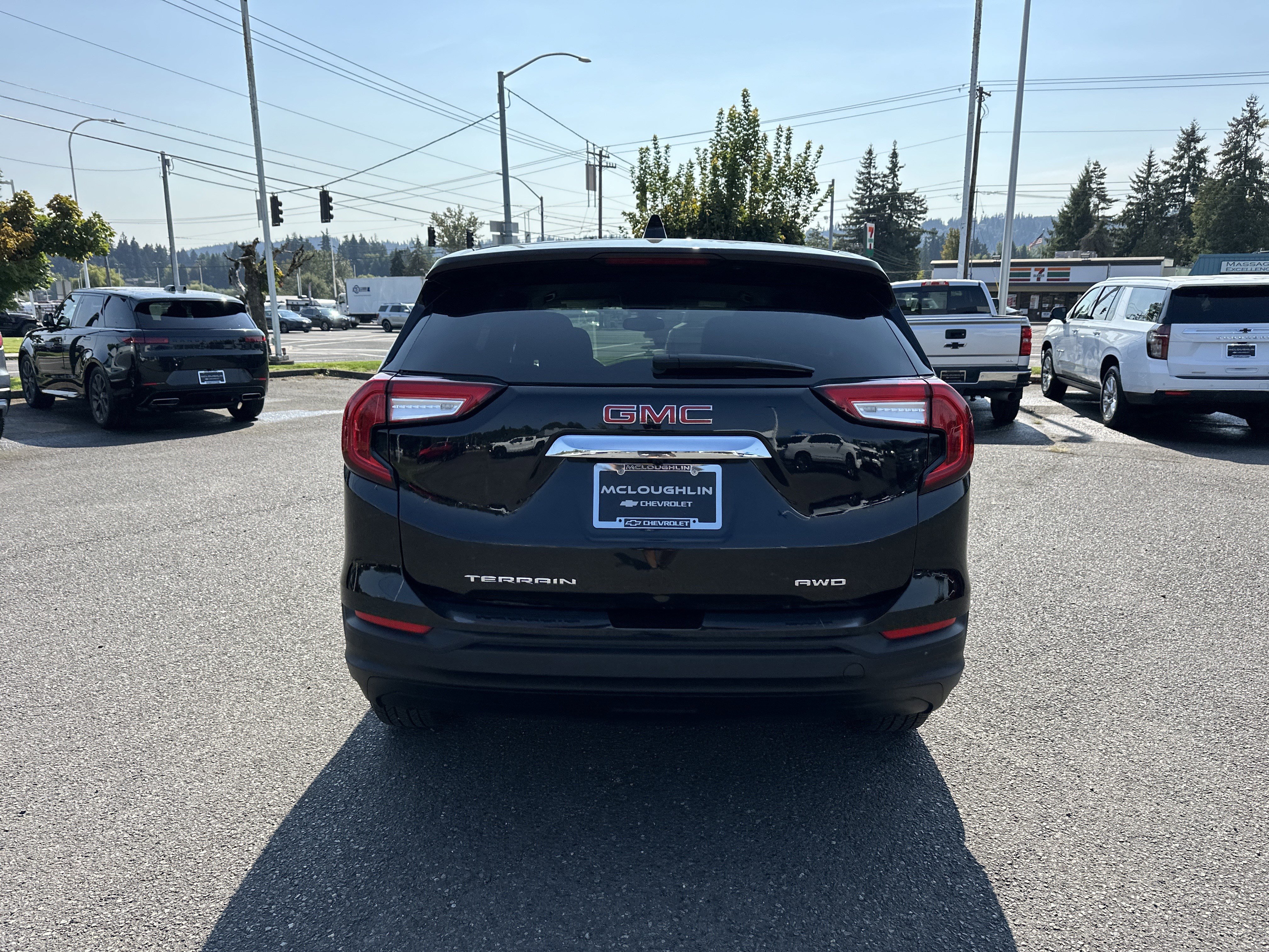 Used 2024 GMC Terrain SLE image 4