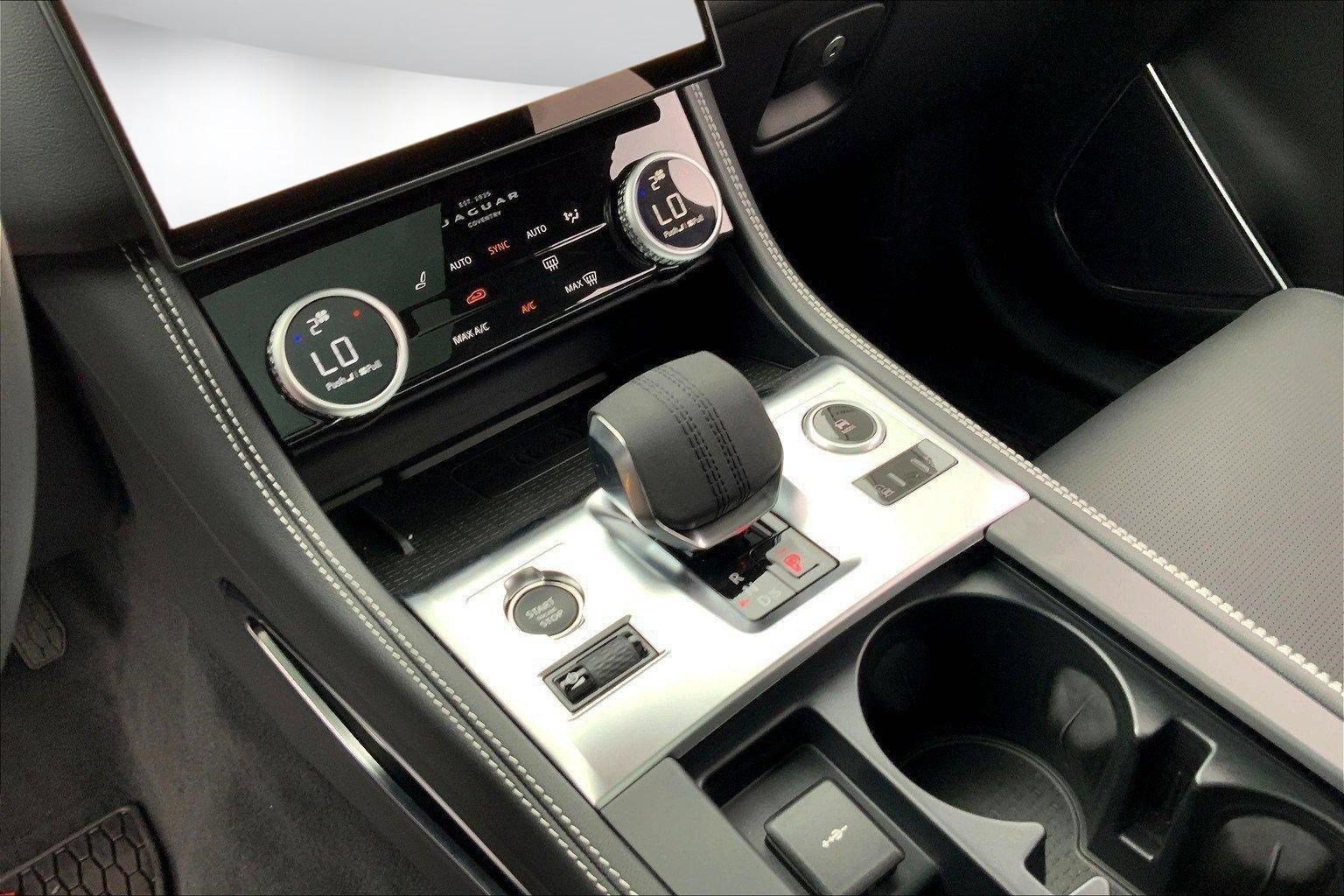 New 2025 Jaguar F-PACE R-Dynamic S AWD/4WD image 7