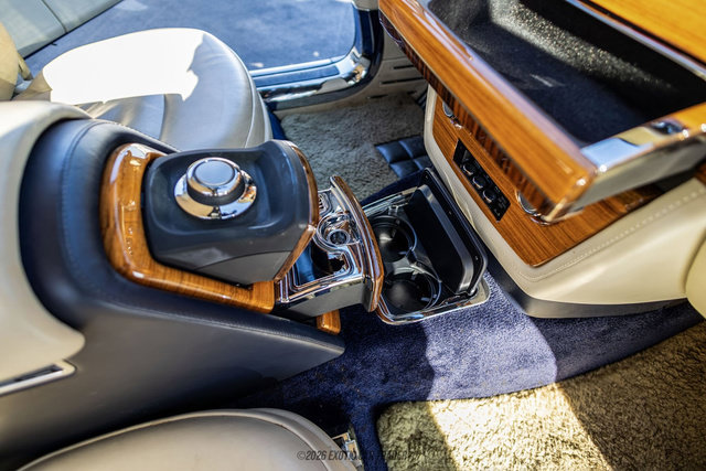 Used 2010 Rolls-Royce Phantom Drophead Coupe RWD image 53