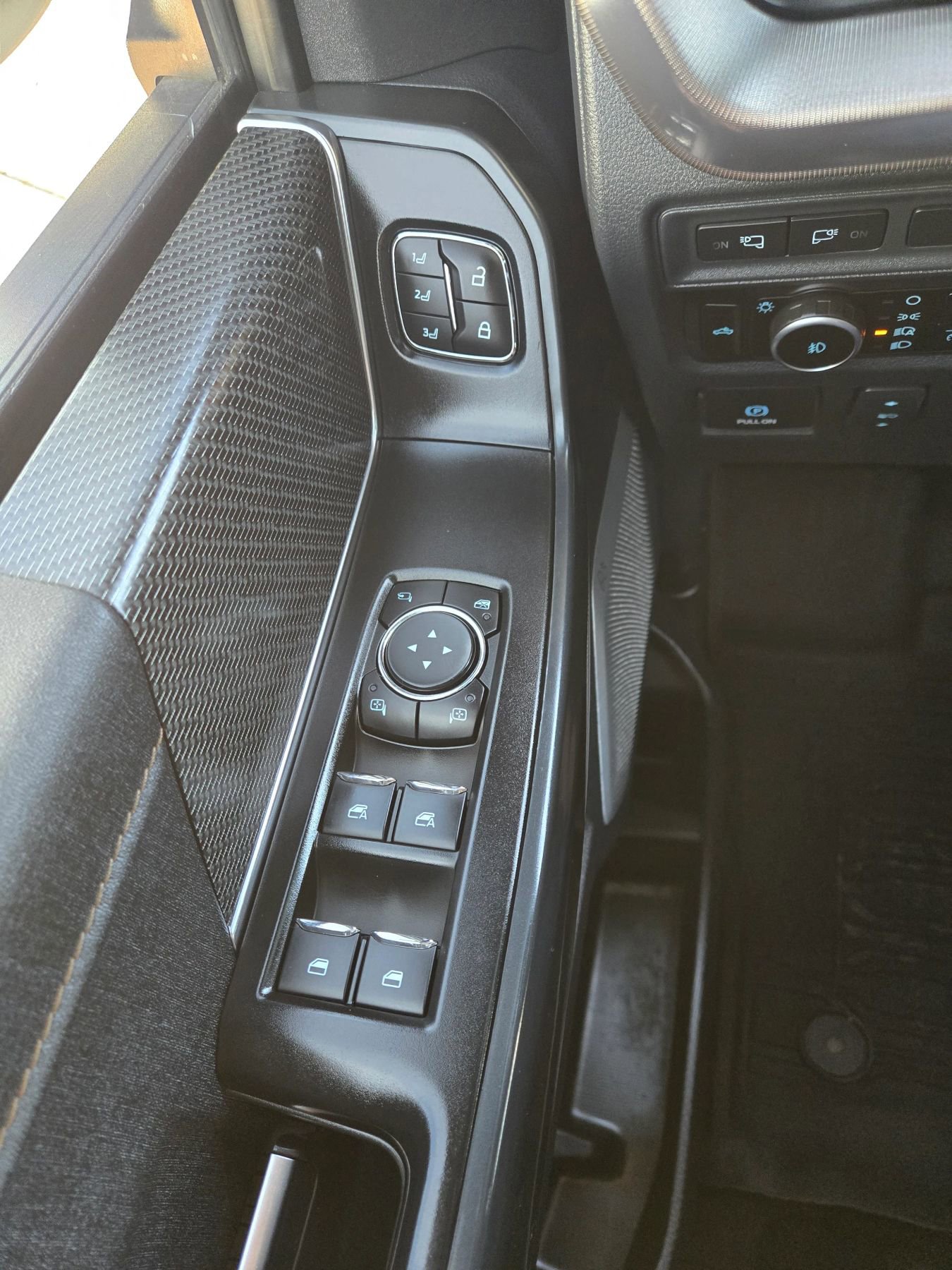 Used 2023 Ford F150 Raptor w/ Raptor 37 Performance Package AWD/4WD image 16