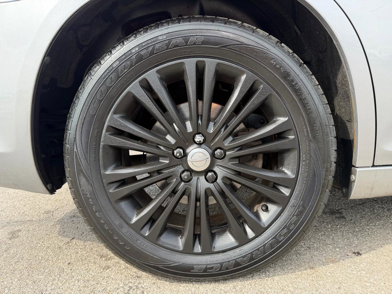 Used 2013 Chrysler 300 C image 11