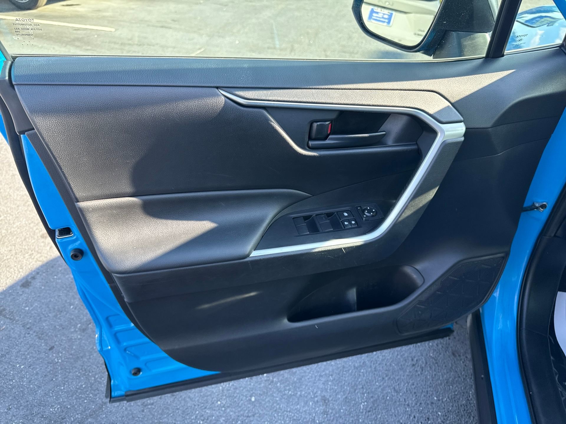 Used 2019 Toyota RAV4 LE image 19