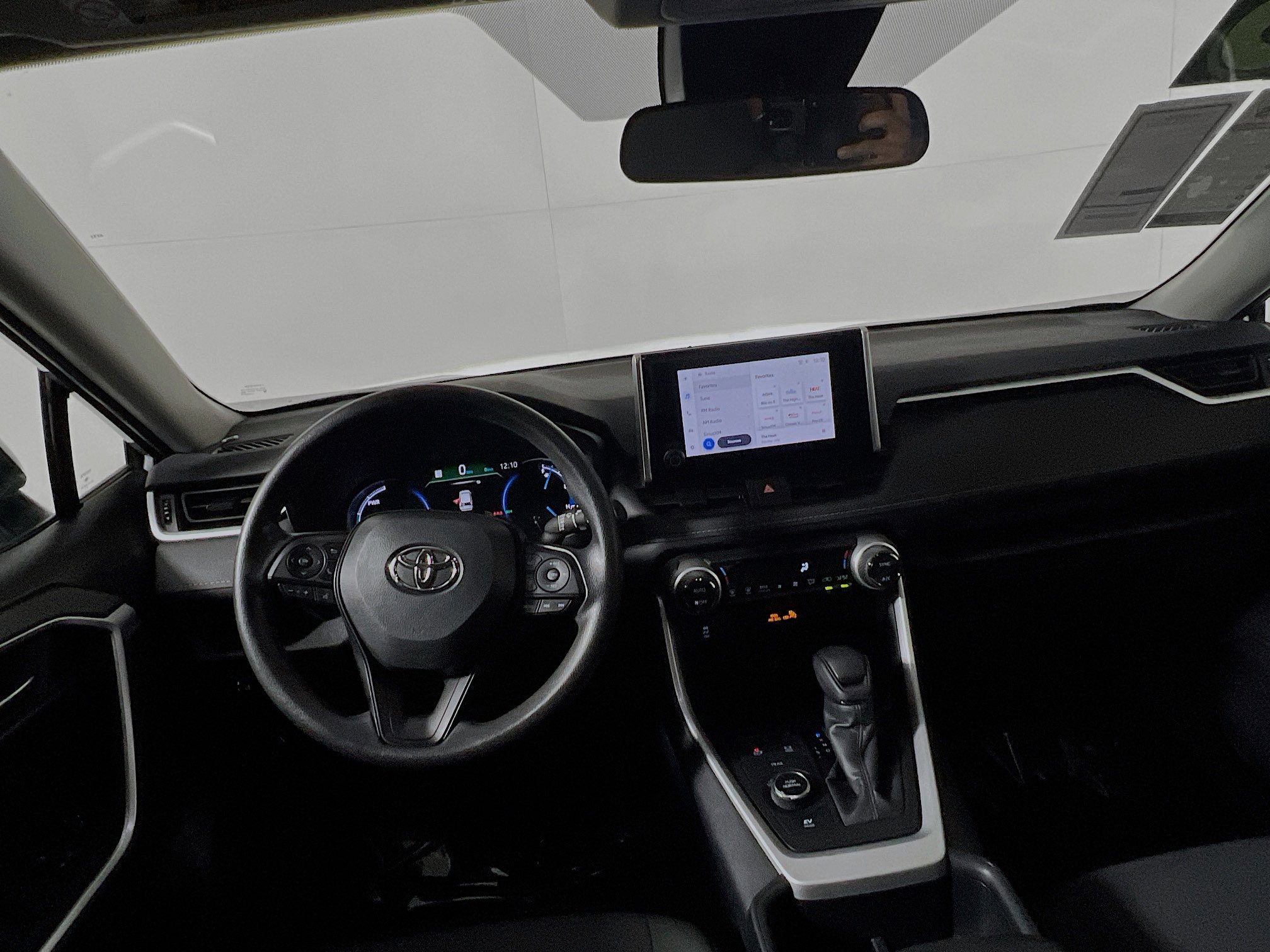 Used 2025 Toyota RAV4 XLE AWD/4WD image 30