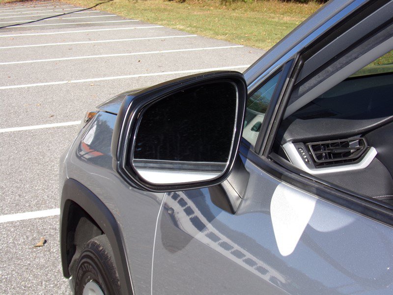 Used 2021 Toyota RAV4 LE AWD/4WD image 11