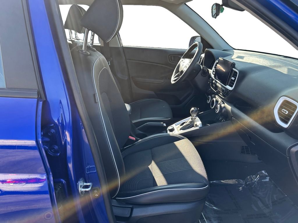 Used 2023 Hyundai Venue Limited image 15