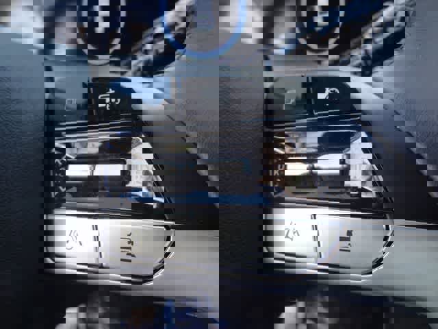 Used 2025 Hyundai Elantra SEL FWD image 19