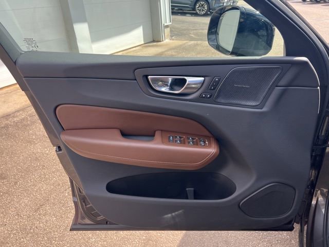 Certified 2025 Volvo XC60 B5 Ultra image 26