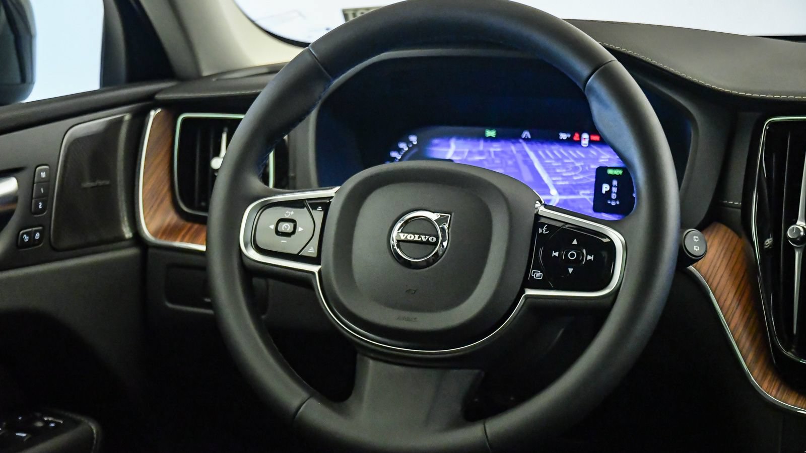Certified 2024 Volvo XC60 T8 Ultimate w/ Protection Package Premier AWD/4WD image 13