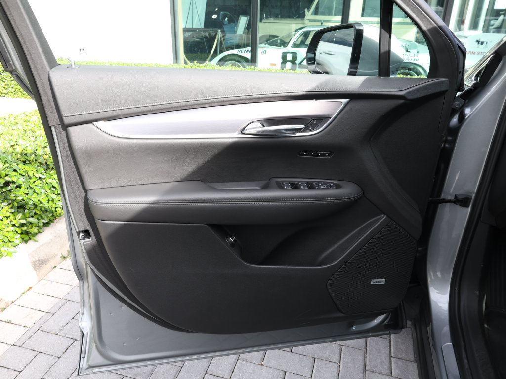 Used 2025 Cadillac XT6 Luxury FWD image 12