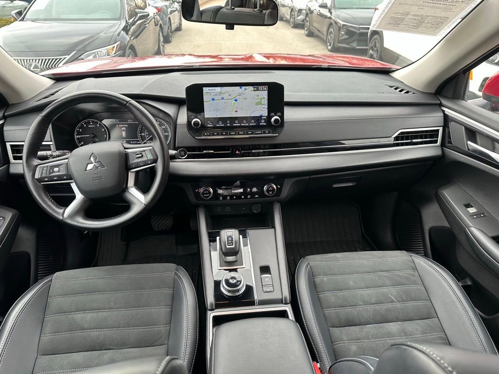 Used 2024 Mitsubishi Outlander SE image 16