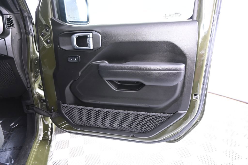 Used 2023 Jeep Gladiator Sport image 13