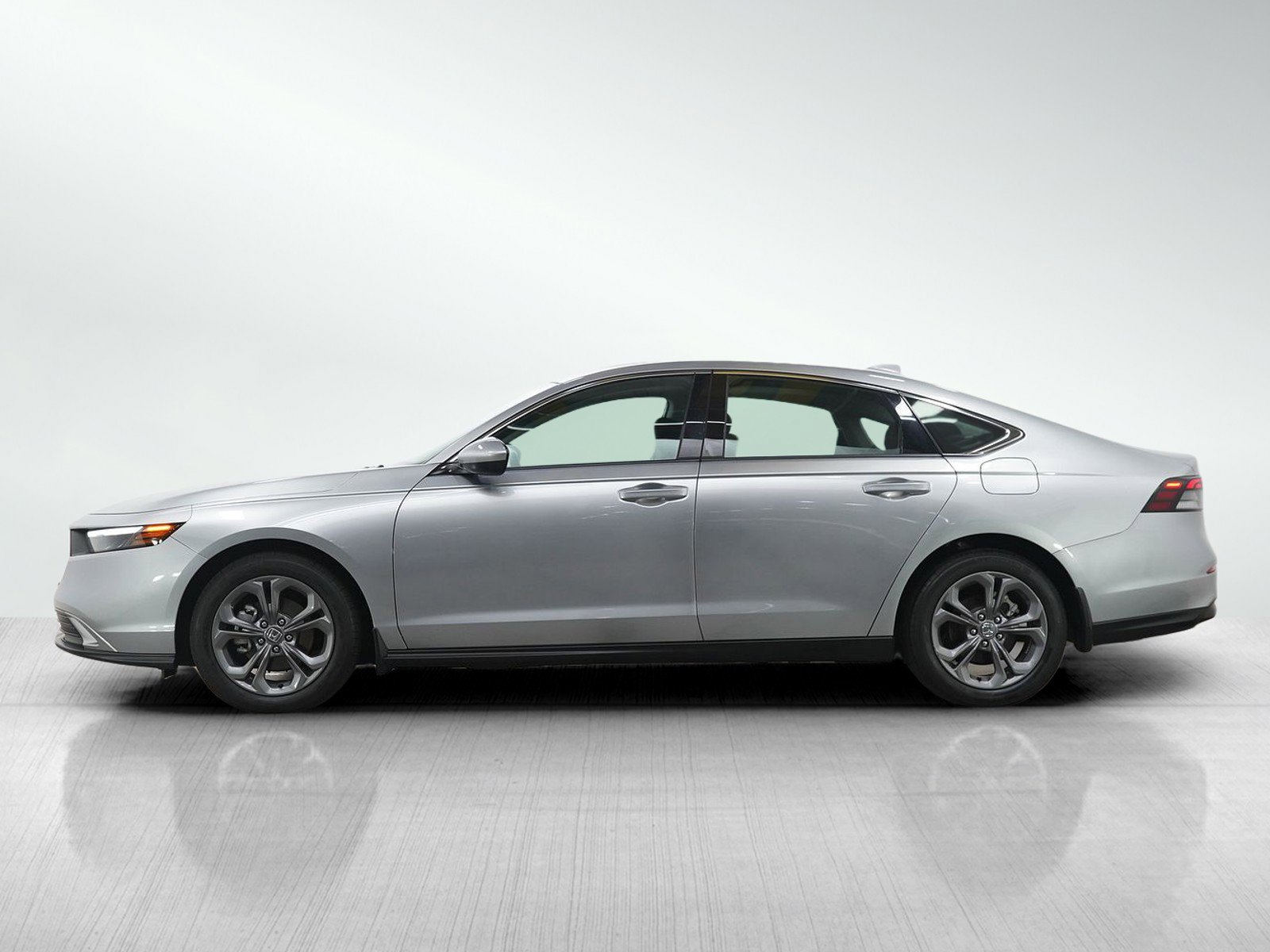 Used 2024 Honda Accord EX image 2