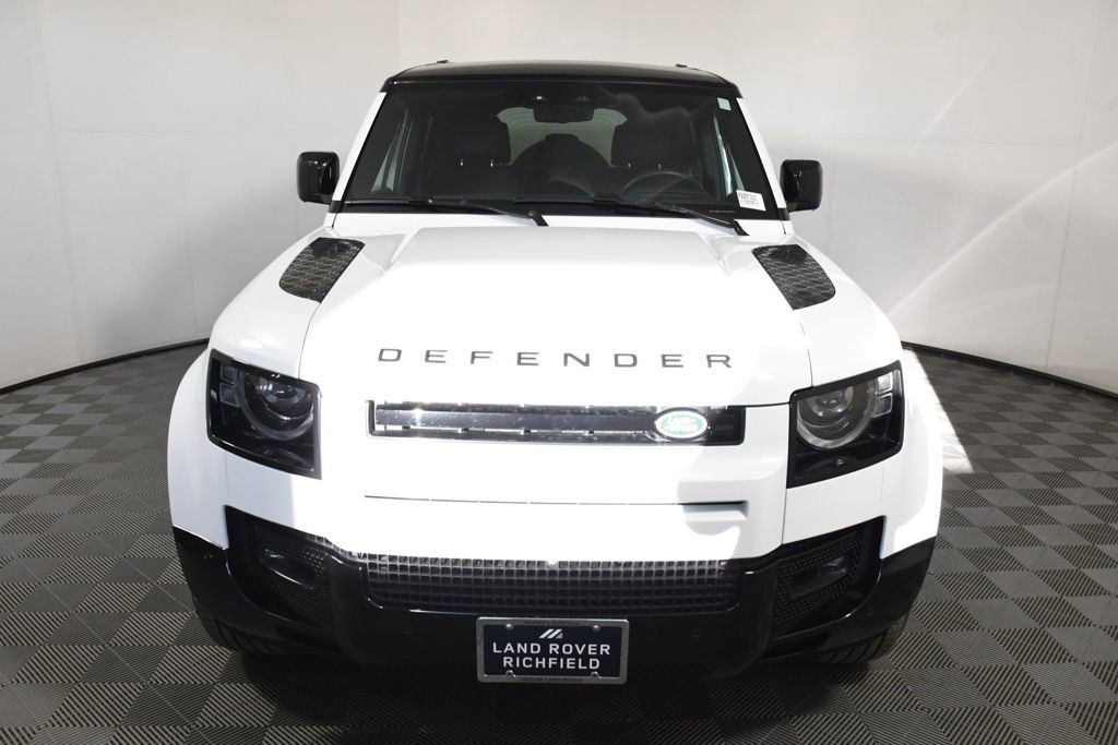 Used 2024 Land Rover Defender 110 X-Dynamic SE image 10