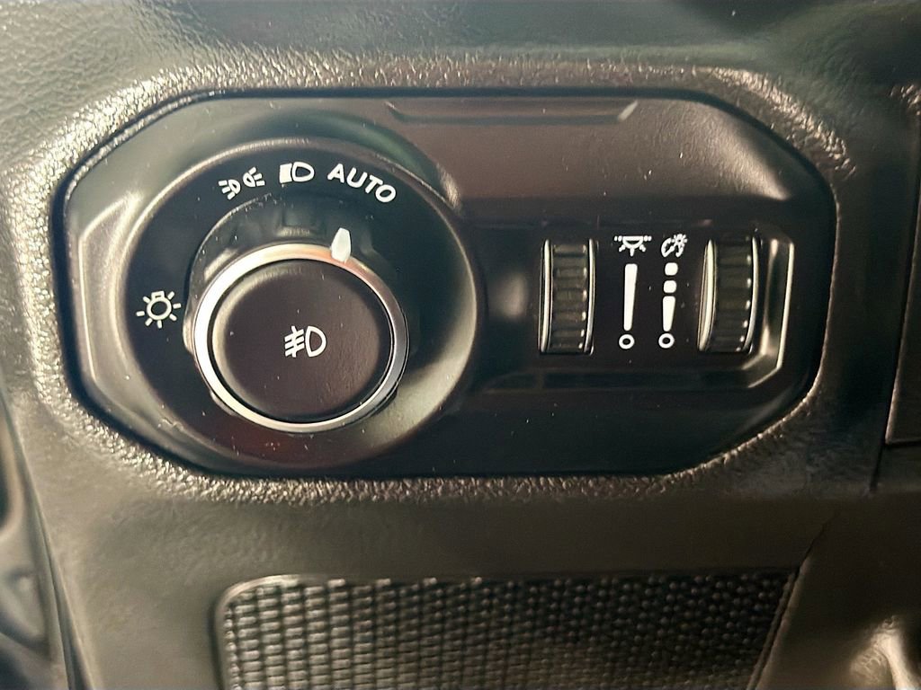 Used 2021 Jeep Wrangler Unlimited Sahara w/ Uconnect 4C Nav & Sound Group AWD/4WD image 10