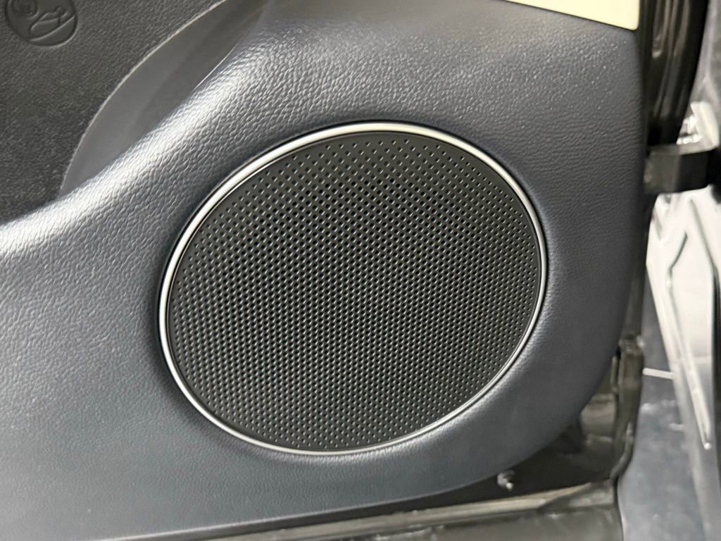 Used 2026 Genesis GV70 2.5T Advanced image 36