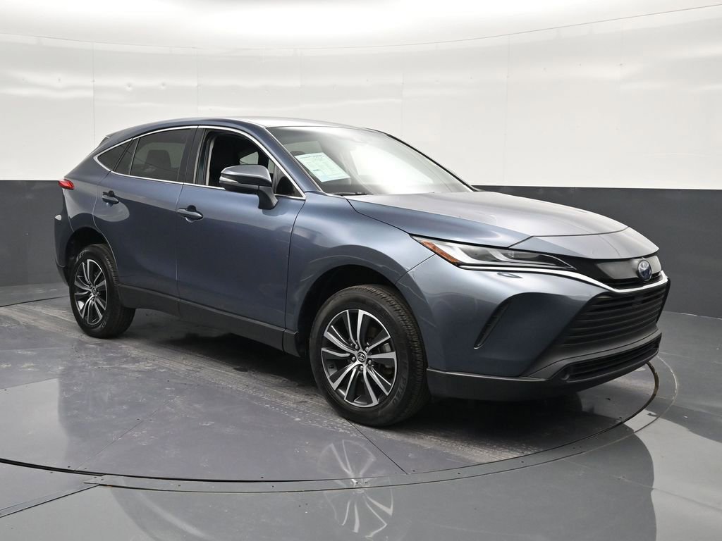 Used 2023 Toyota Venza LE image 5