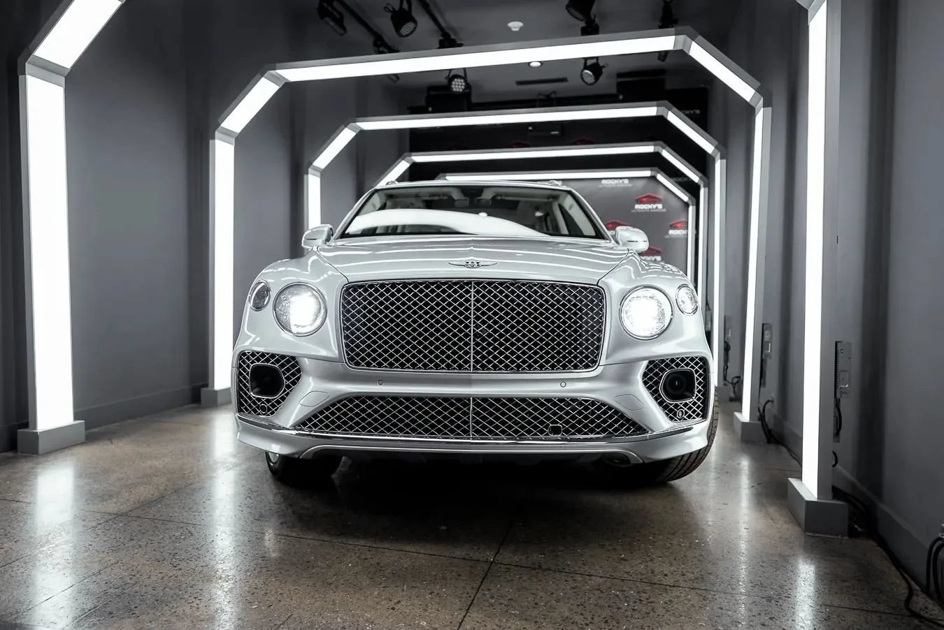 Used 2023 Bentley Bentayga AWD/4WD image 4