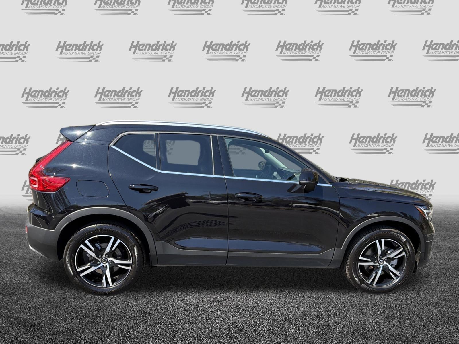 Certified 2025 Volvo XC40 B5 Core image 11