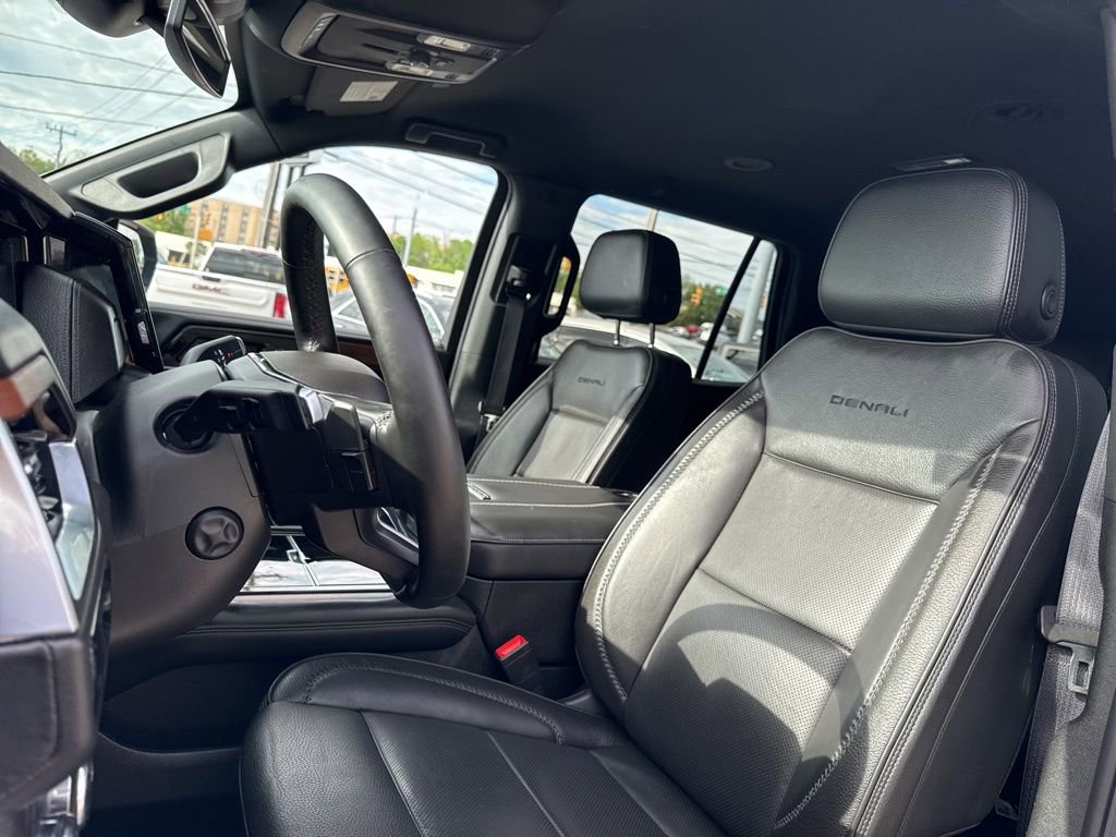 Used 2025 GMC Yukon Denali AWD/4WD image 15
