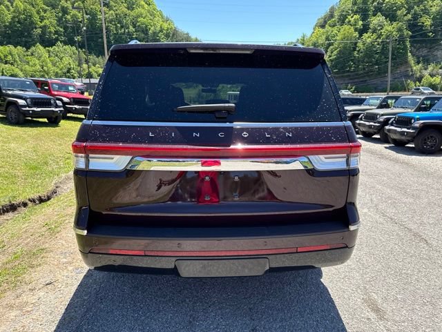 Used 2023 Lincoln Navigator Reserve AWD/4WD image 4