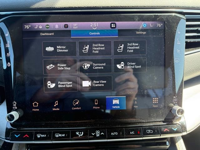 Used 2025 Jeep Wagoneer Series III w/ Premium Group I AWD/4WD image 30