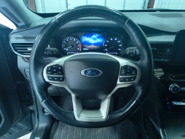 Used 2022 Ford Explorer Limited w/ Equipment Group 301A AWD/4WD image 25
