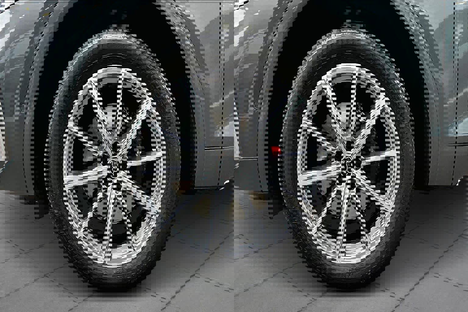 Used 2023 Audi SQ5 Prestige w/ Prestige Package image 9