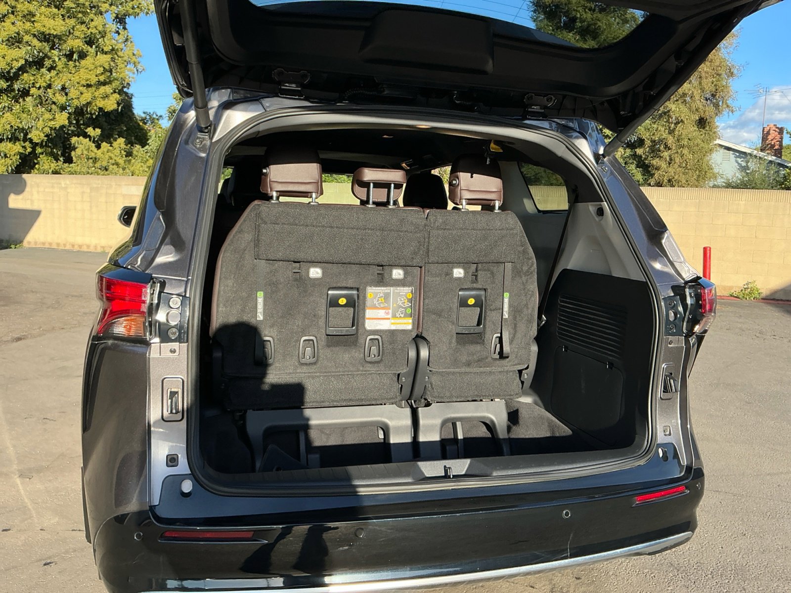 Used 2023 Toyota Sienna Platinum image 26