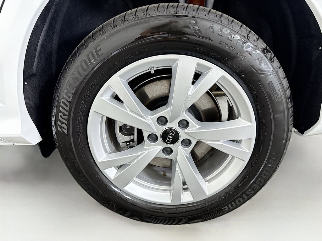 Used 2025 Audi Q5 Premium w/ Convenience Package image 31