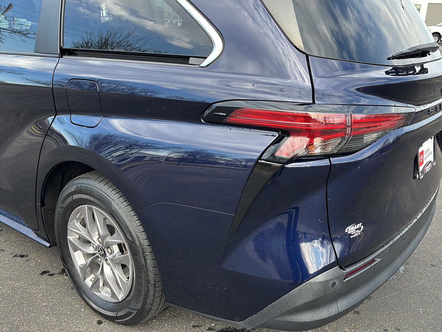 Used 2021 Toyota Sienna XLE FWD image 25