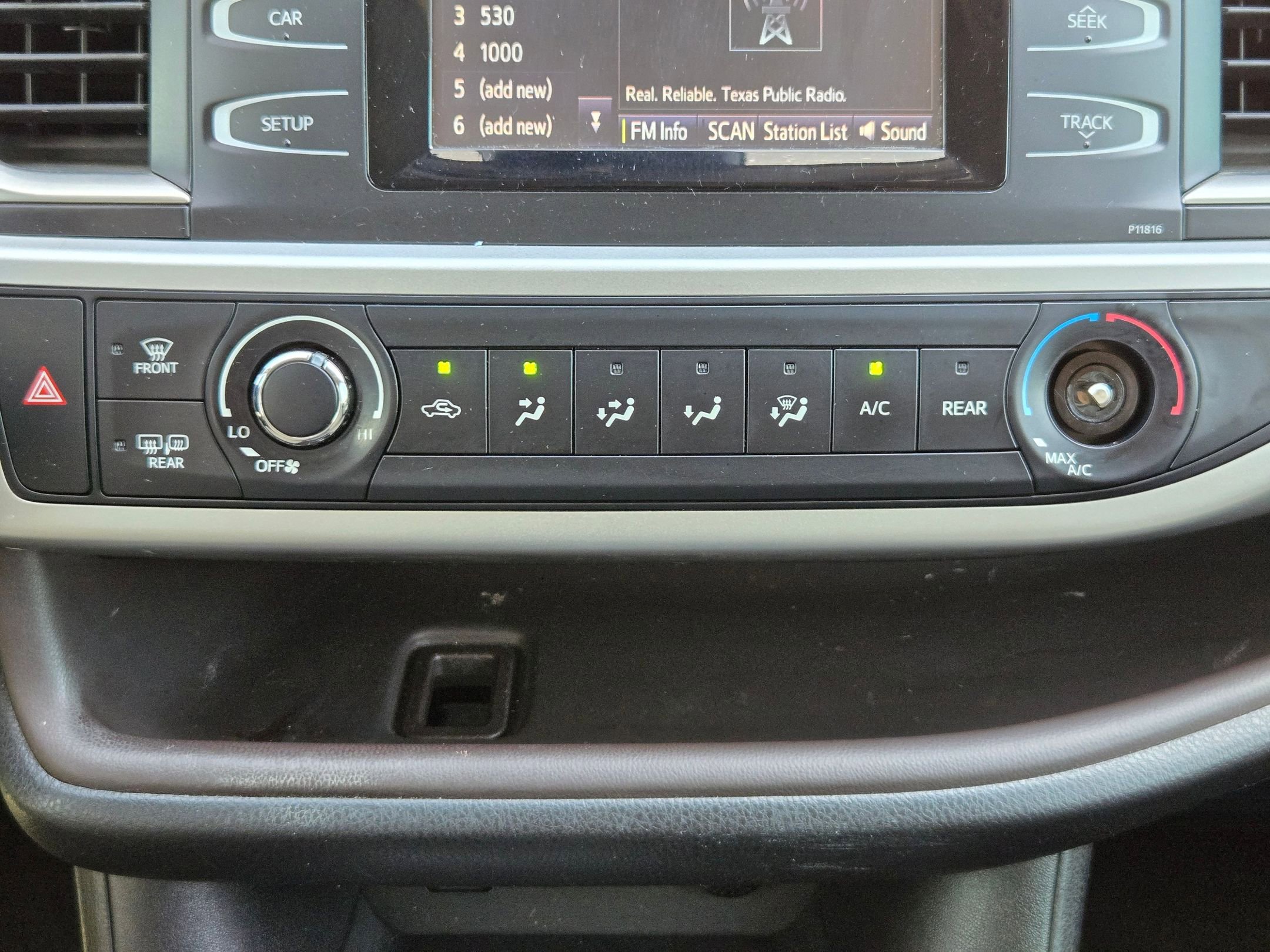 Used 2019 Toyota Highlander LE FWD image 18
