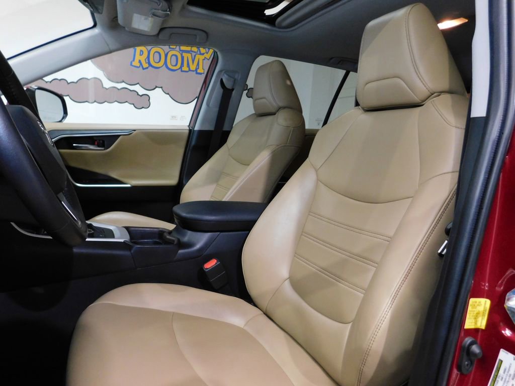 Used 2020 Toyota RAV4 Limited w/ Carpet Mat Package image 37