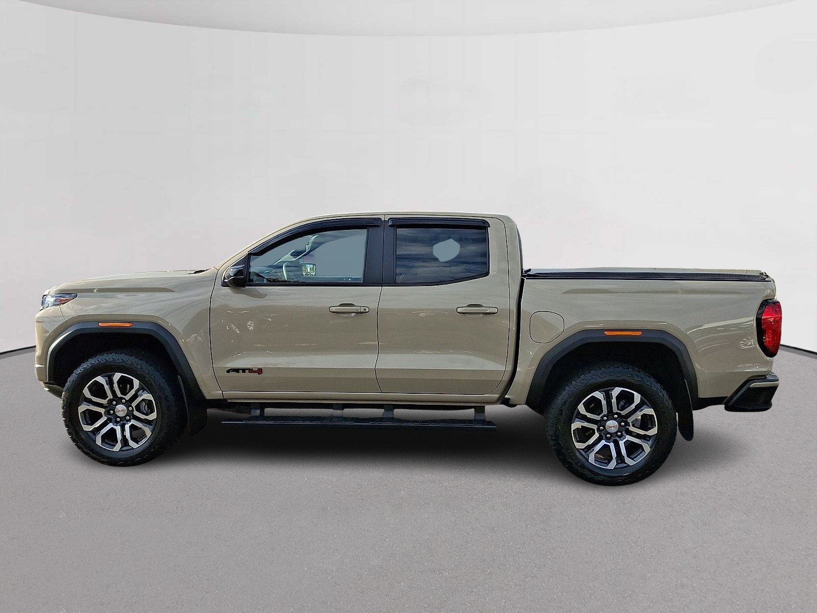 Used 2024 GMC Canyon AT4 w/ AT4 Premium Package AWD/4WD image 6