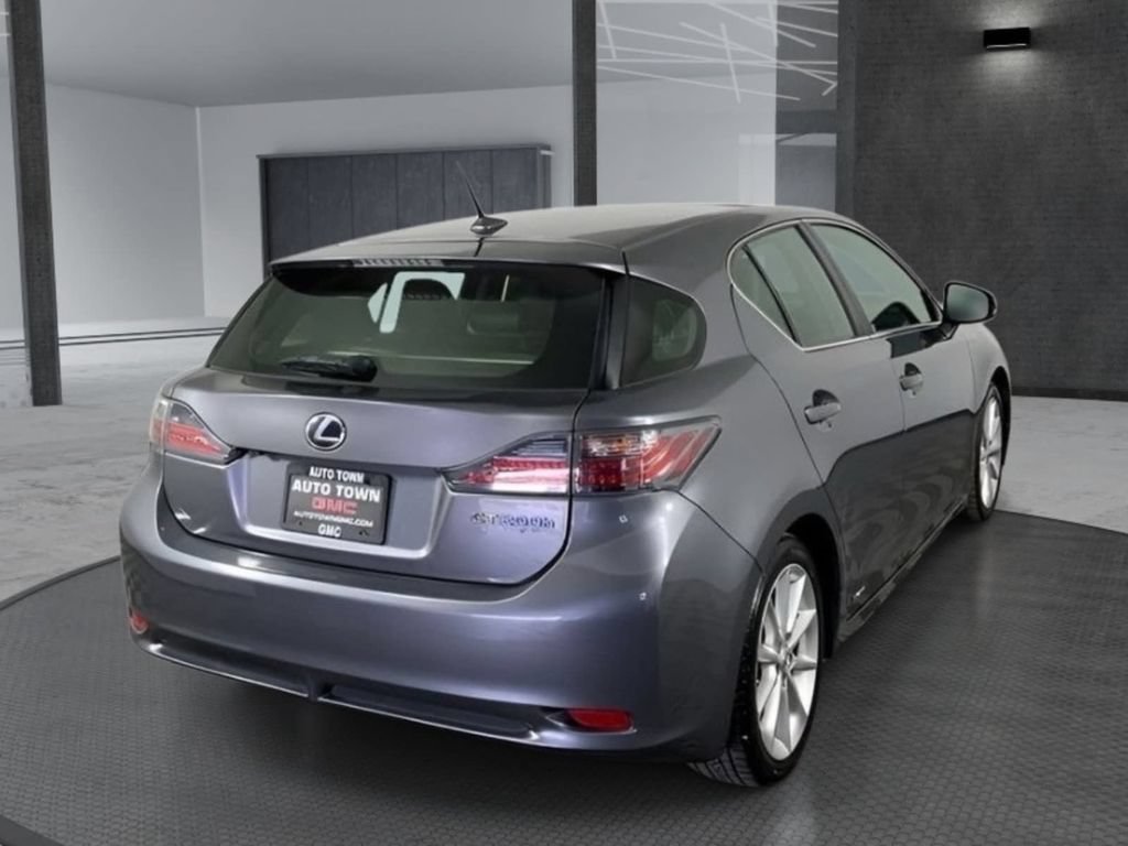 Used 2013 Lexus CT 200h w/ Premium Pkg w/Navigation FWD image 3