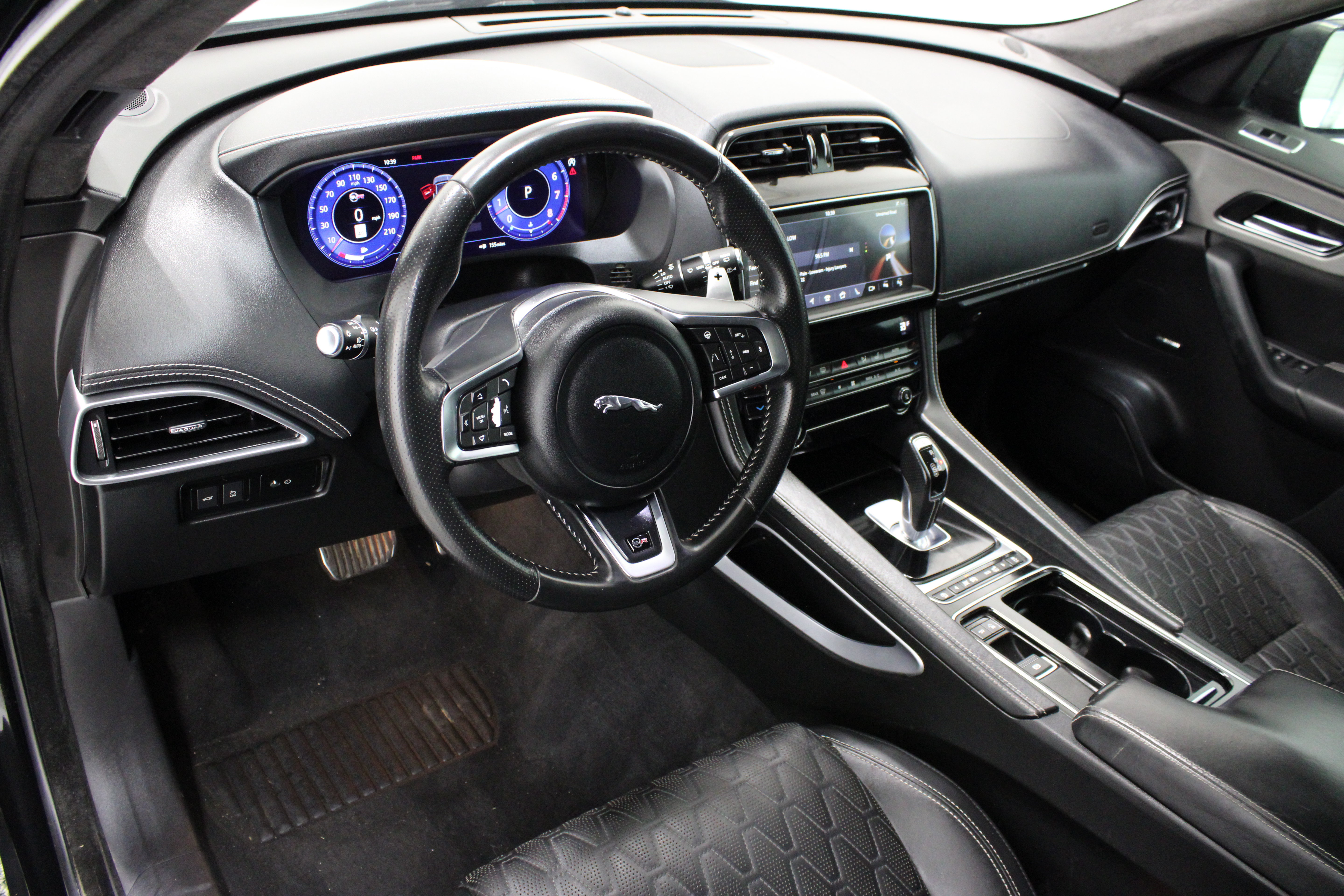 Used 2020 Jaguar F-PACE SVR AWD/4WD image 13