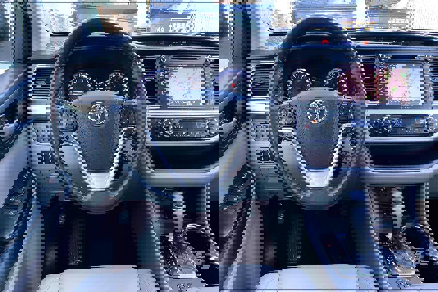 Used 2019 Toyota Highlander XLE w/ Carpet Mat Package (TMS) image 6