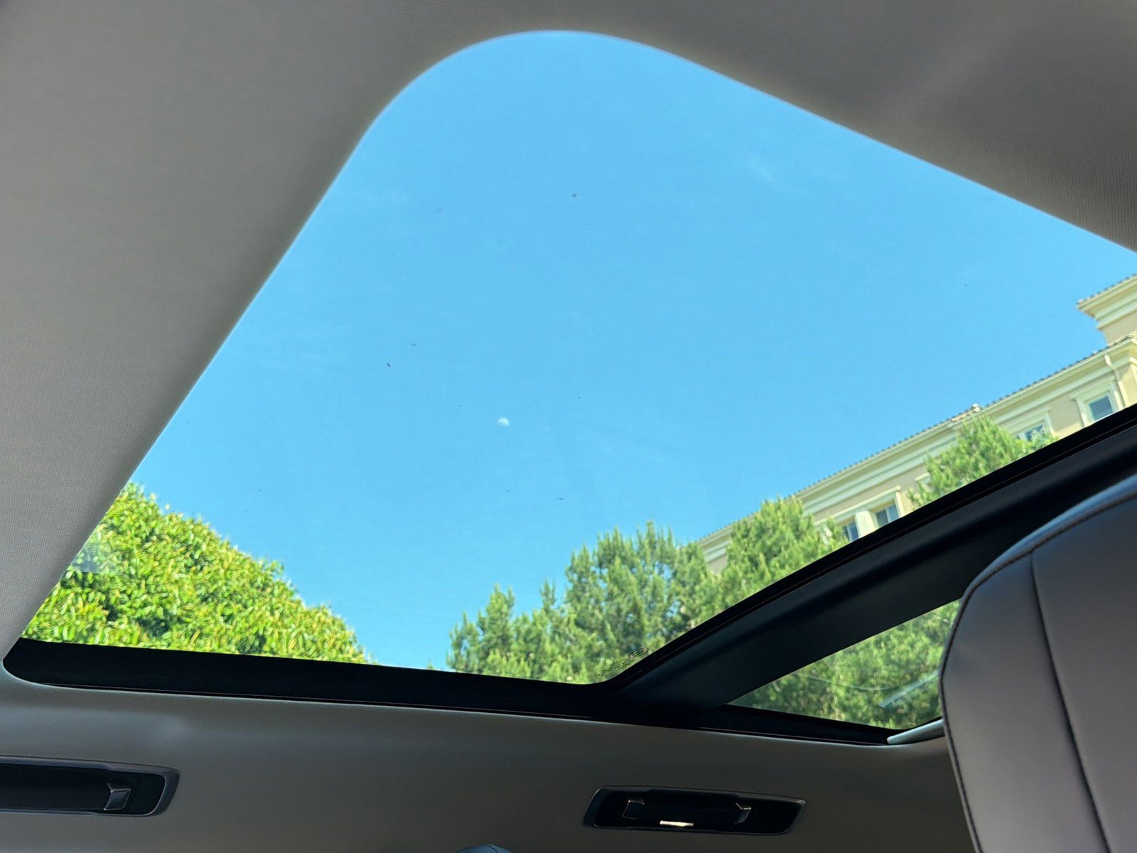 New 2026 Land Rover Range Rover SE image 16