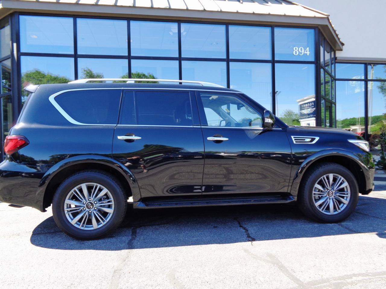 Used 2024 INFINITI QX80 Luxe w/ Cargo Package AWD/4WD image 4