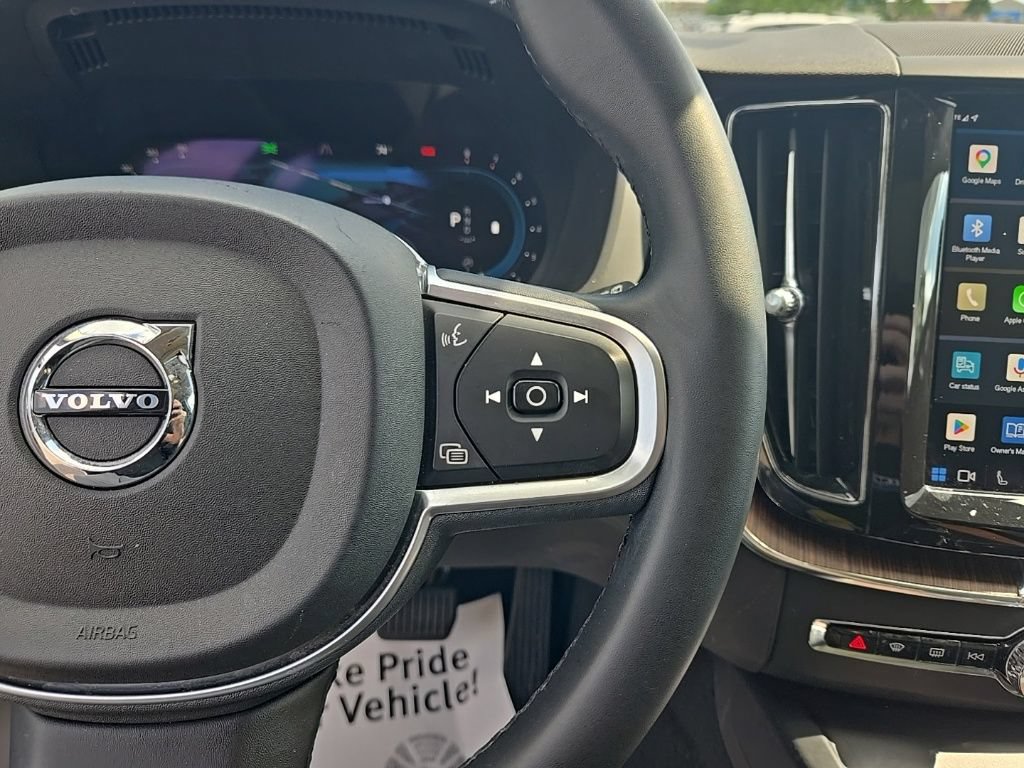 Used 2022 Volvo XC60 B5 Momentum AWD/4WD image 17