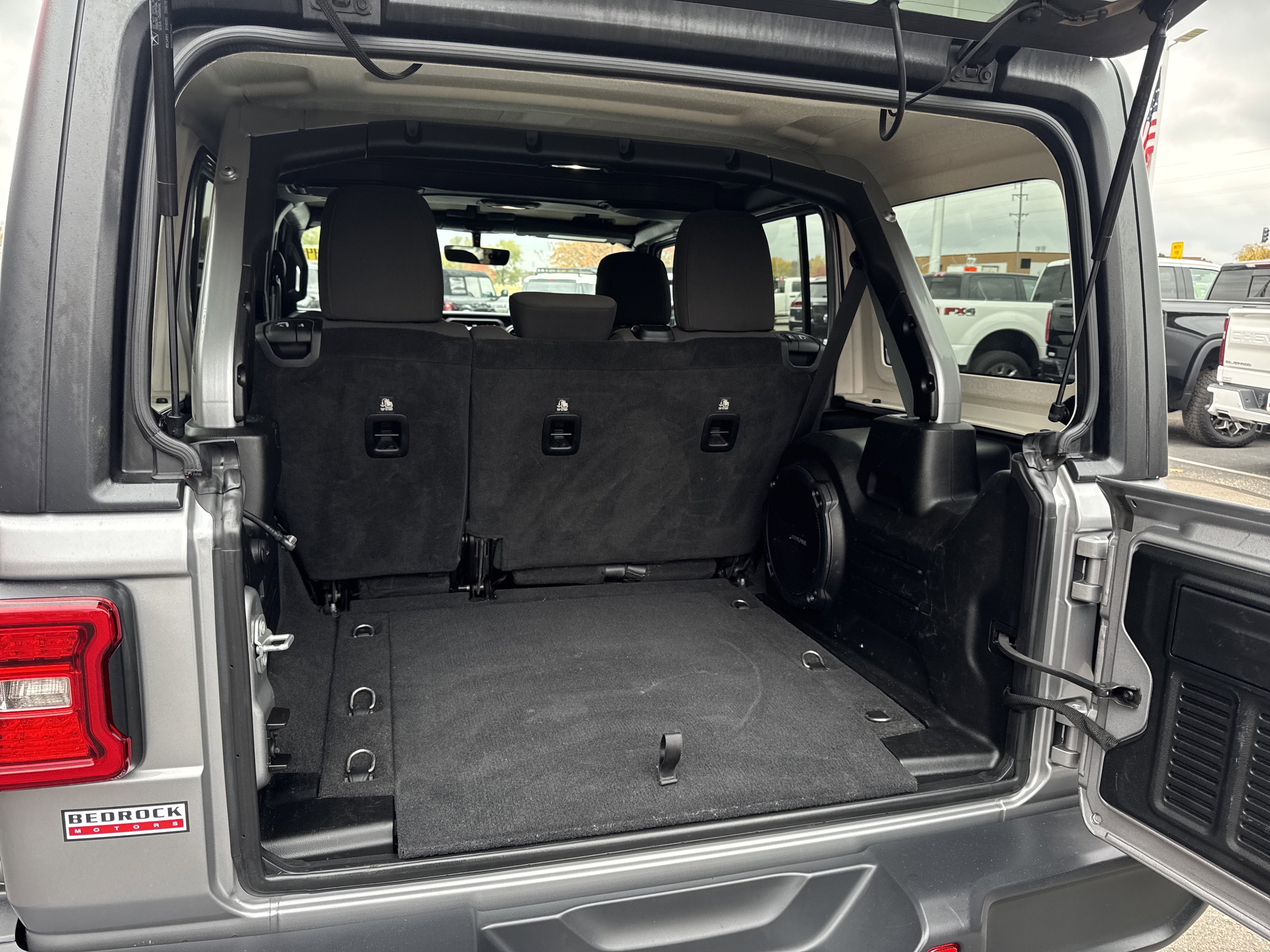 Used 2018 Jeep Wrangler Unlimited Sahara image 28