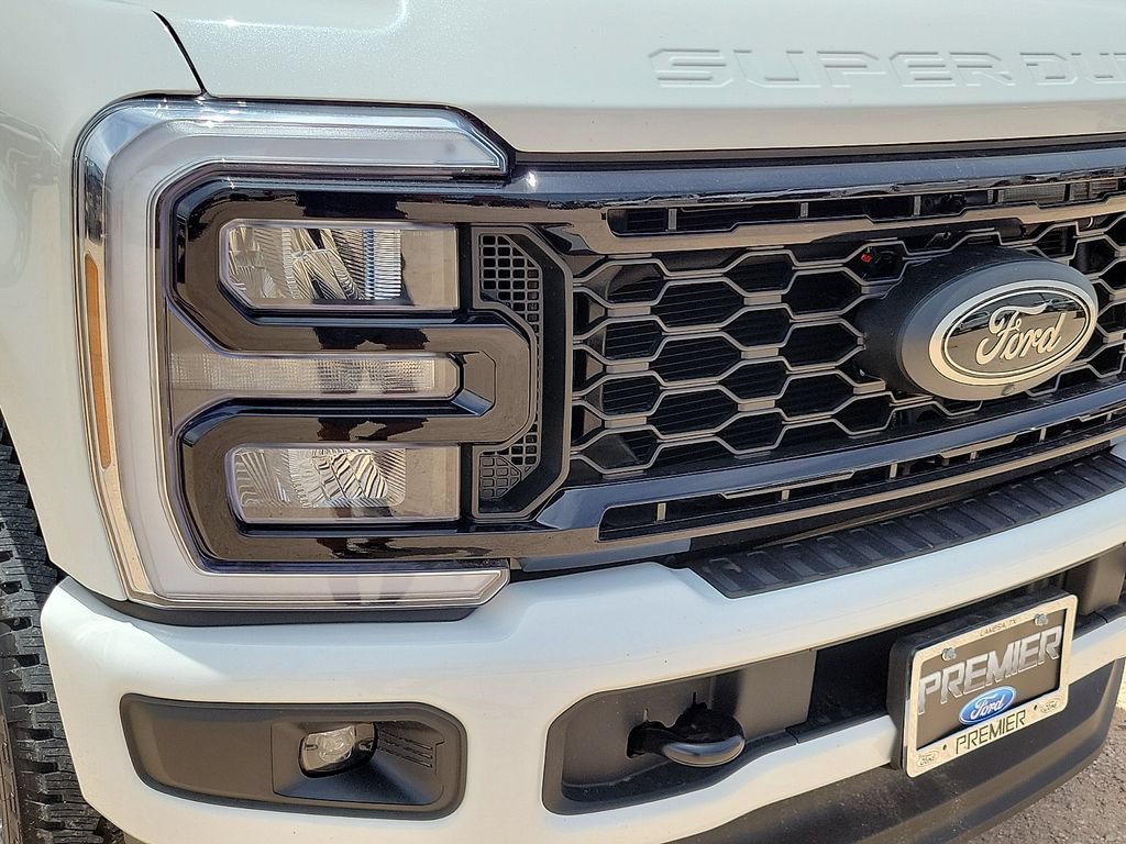 New 2026 Ford F250 Lariat w/ Black Appearance Package AWD/4WD image 13