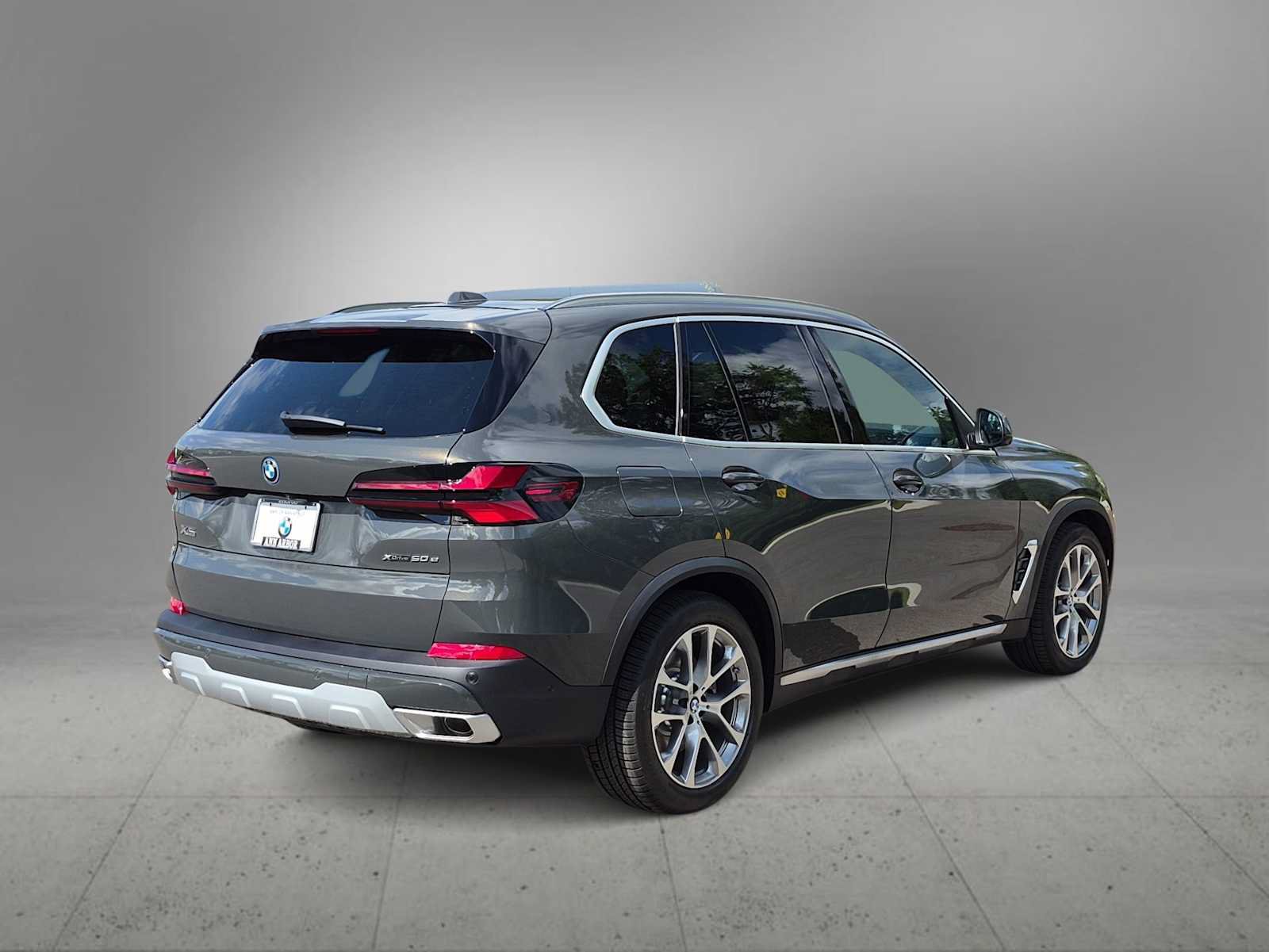 New 2026 BMW X5 xDrive50e AWD/4WD image 8