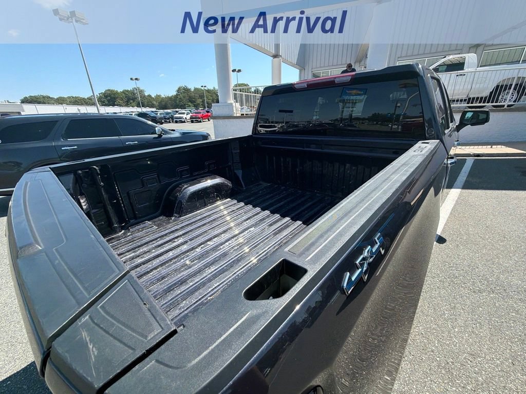 Used 2025 GMC Sierra 1500 SLT AWD/4WD image 7