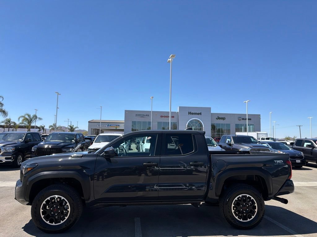 Used 2025 Toyota Tacoma TRD Off-Road AWD/4WD image 5