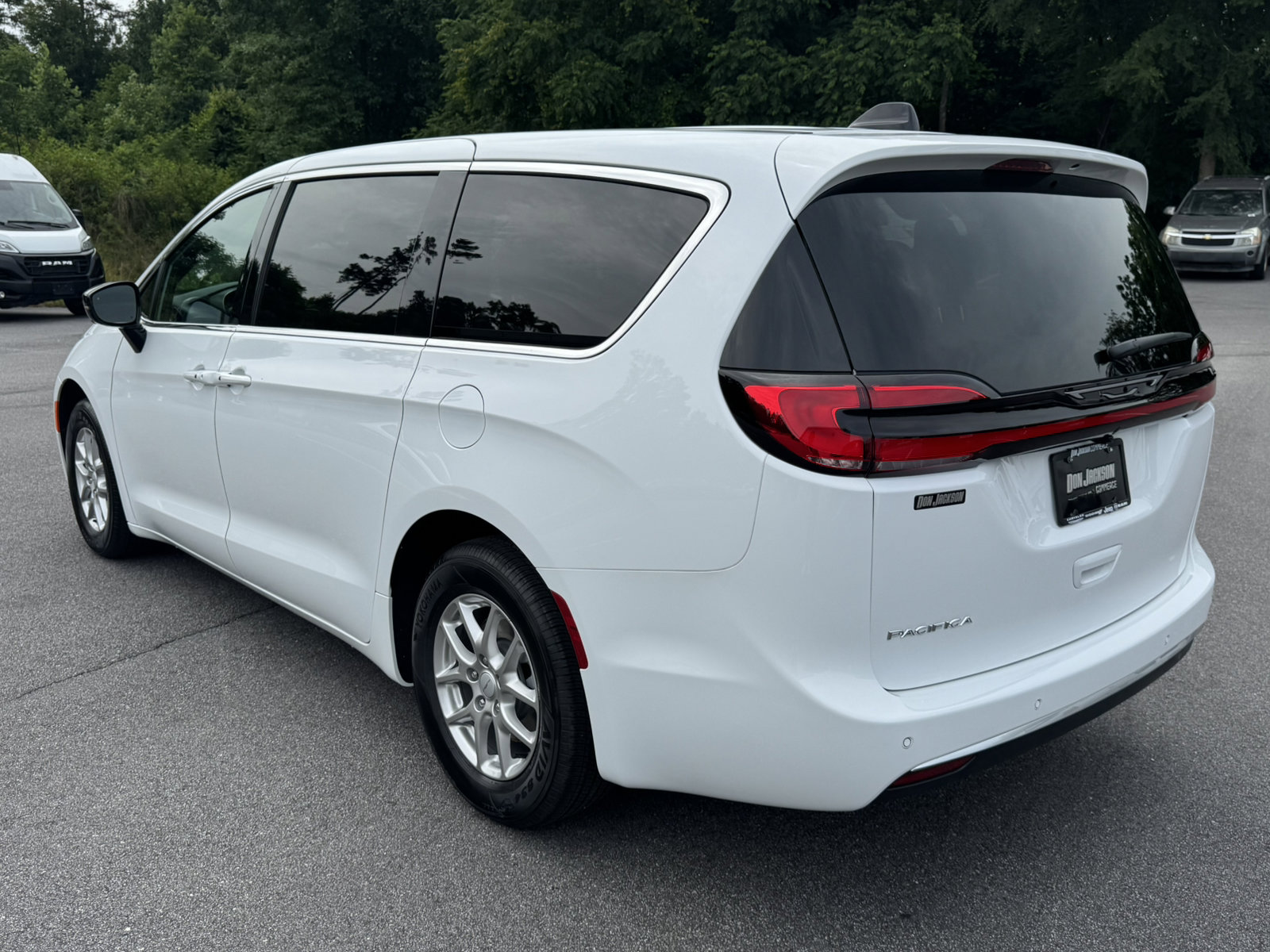 New 2027 Chrysler Pacifica Select FWD image 7