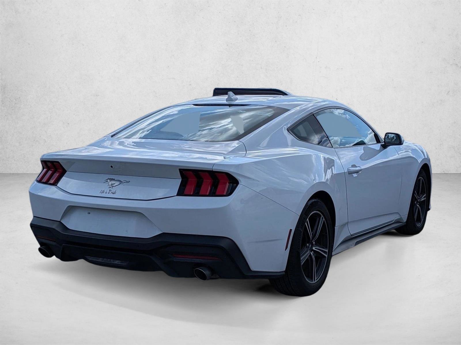 Used 2024 Ford Mustang Coupe RWD image 5