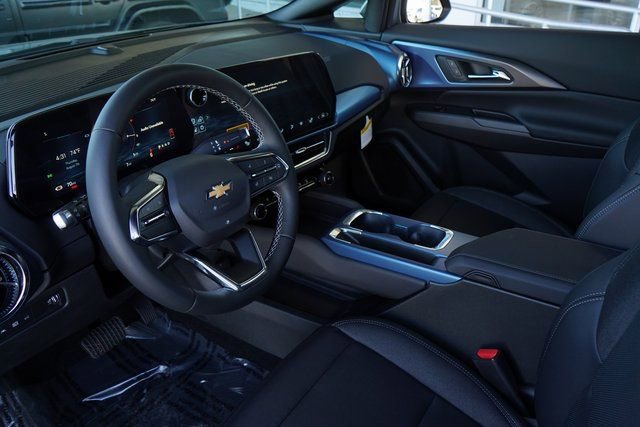 New 2025 Chevrolet Equinox EV LT image 2