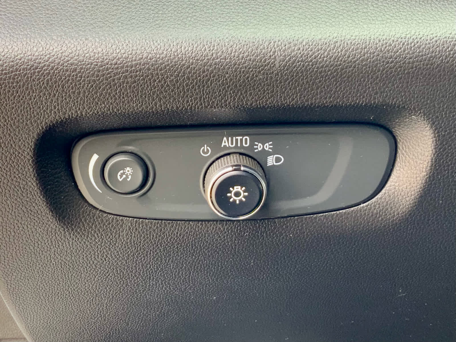 Used 2019 Chevrolet Traverse LS w/ LPO, Blackout Package AWD/4WD image 44